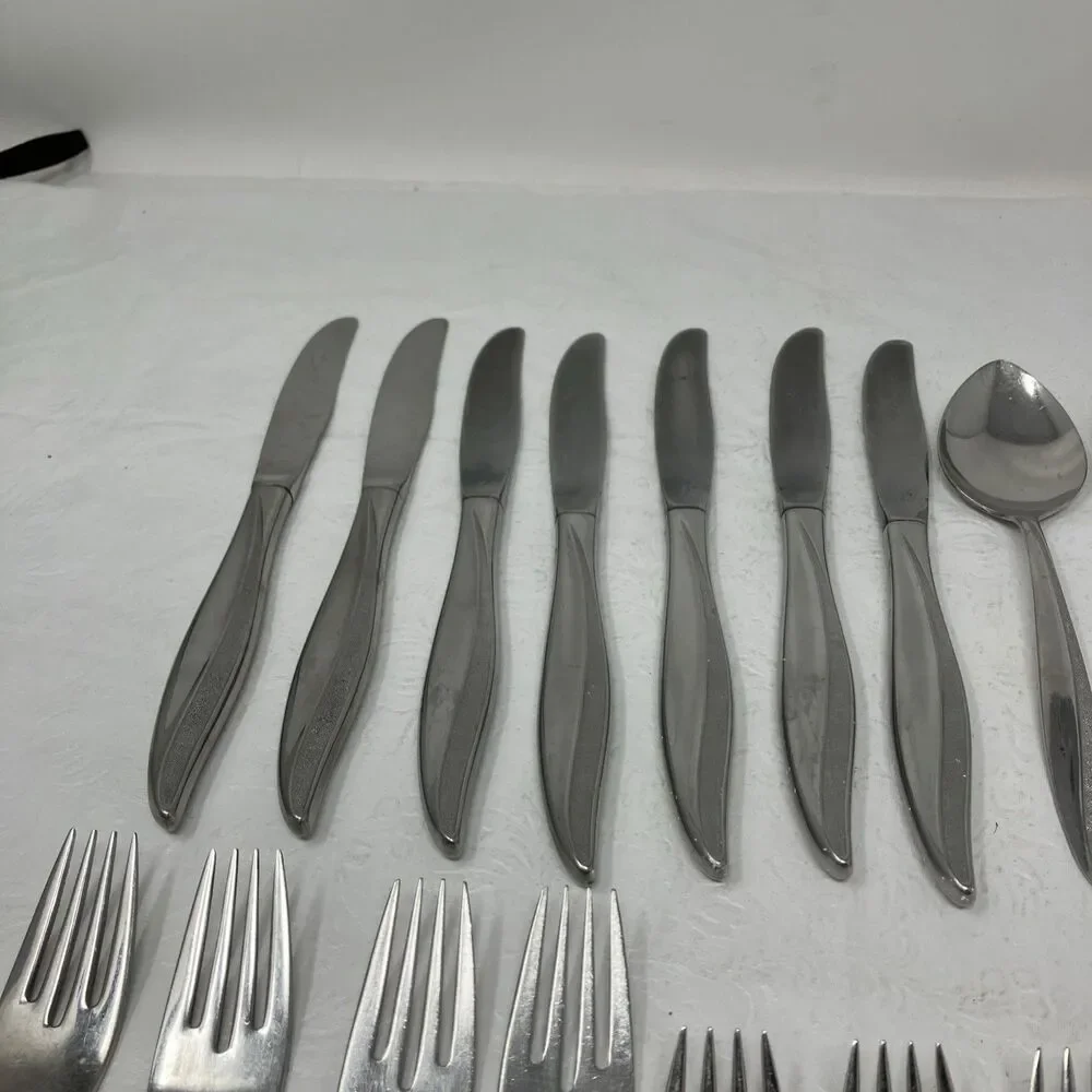 Oneida Oneidacraft Textura Flatware 20 pc Lot Forks Spoons Knives Stainless